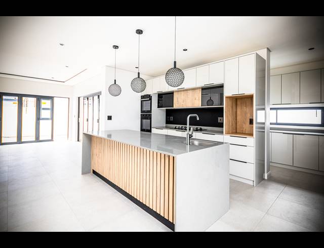 4 BEDROOM FREEHOLD FOR SALE IN SANDOWN